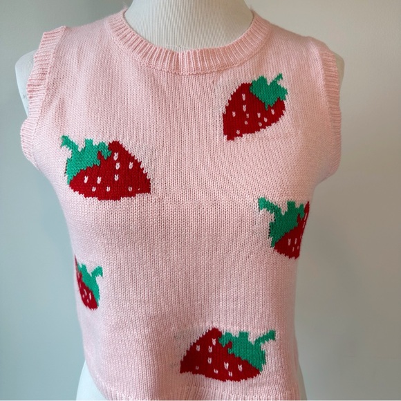 Vintage Pink Strawberry Knit Cropped Sweater Vest, size Small - Picture 6 of 16